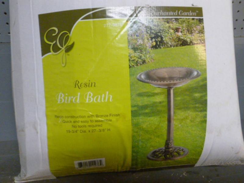 lot 89 image: Bird Bath