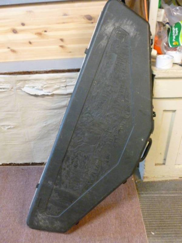 lot 99 image: Bow Case