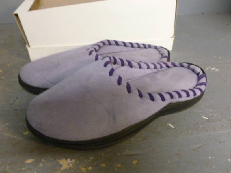 lot 103 image: Slippers