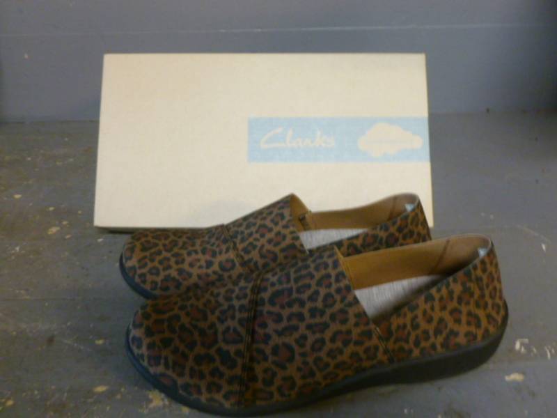 lot 106 image: Ladies Shoes