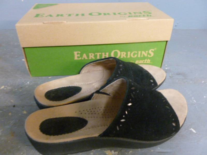 lot 109 image: New Shoes