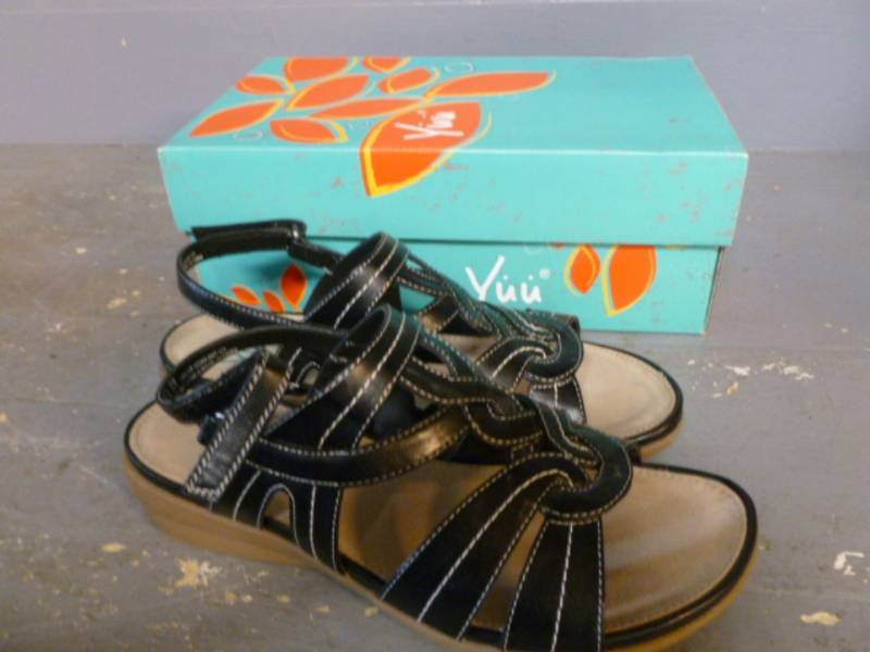 lot 111 image: Ladies Shoes