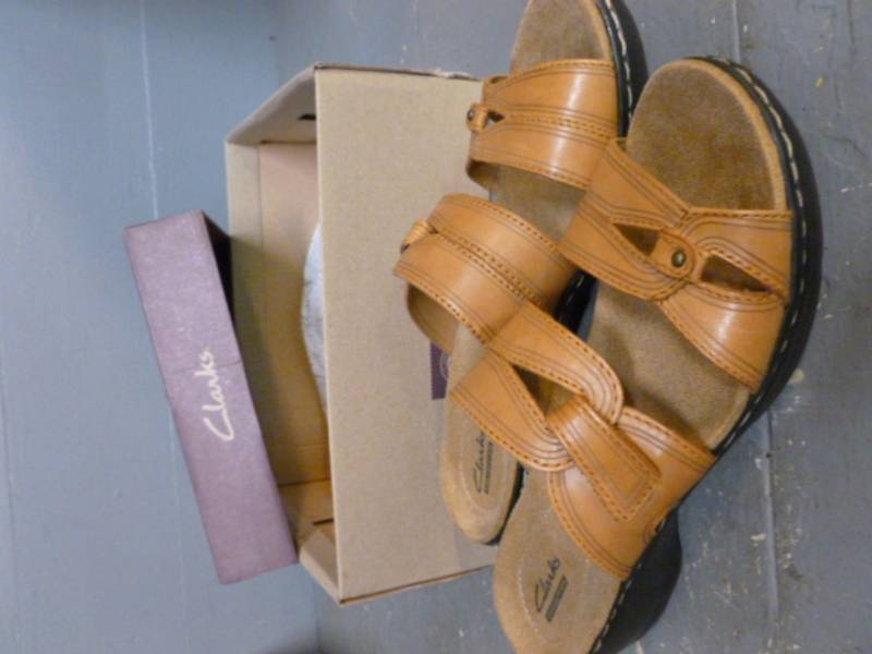 lot 115 image: Ladies Shoes
