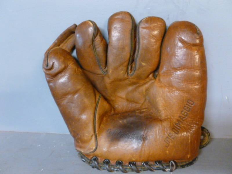 lot 143 image: Vintage Baseball Glove