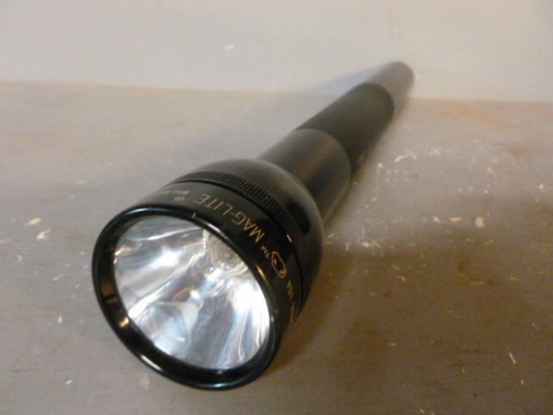 lot 146 image: Mag-Lite Flashlight