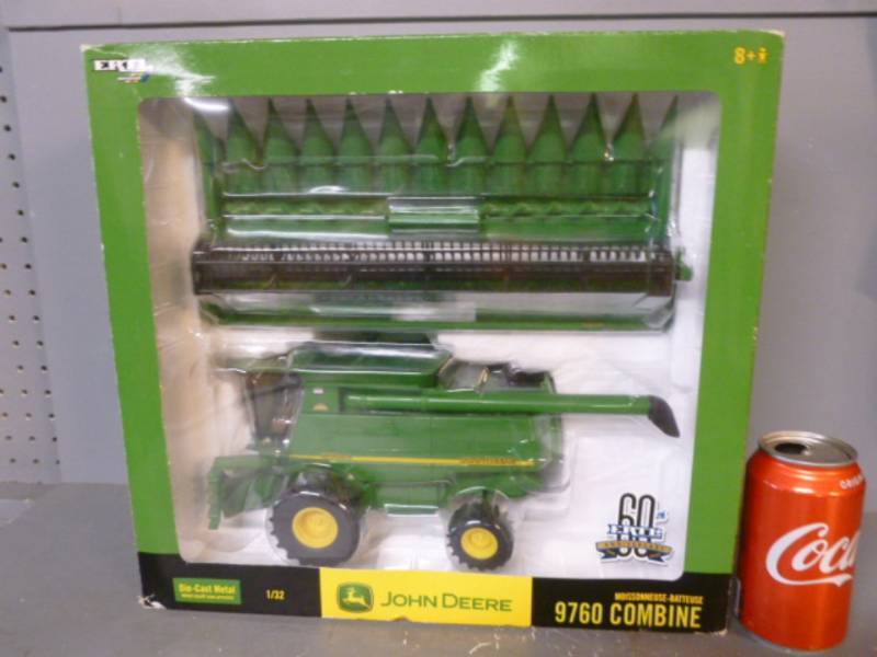 lot 152 image: Ertl - John Deere Tractor