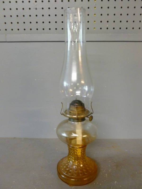 lot 175 image: Vintage Oil Lamp