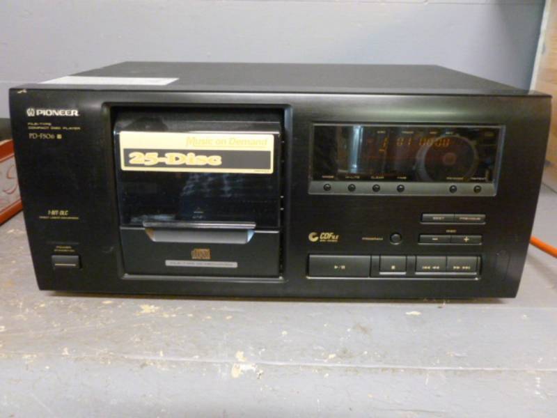 lot 186 image: Pioneer CD Player