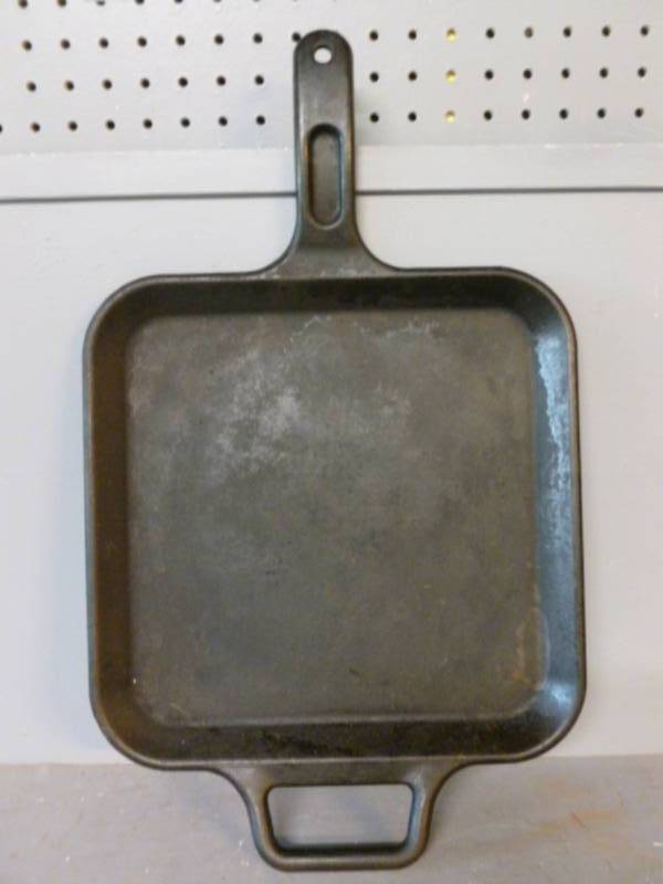 lot 189 image: Cast Iron Pan