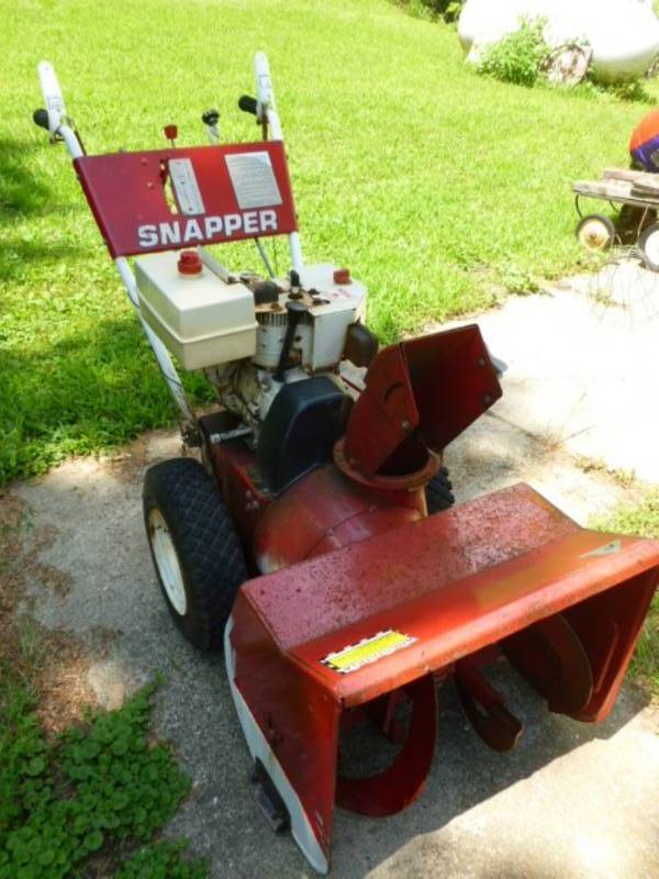 lot 201 image: Snow Thrower