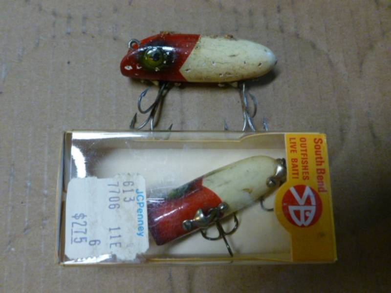 lot 204 image: Vintage Fishing Baits
