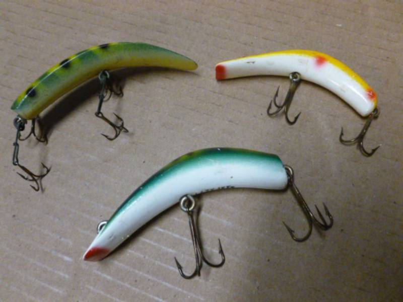 lot 211 image: Vintage Fishing Baits