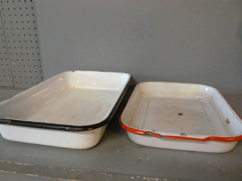 lot 232 image: Vintage Enamelware