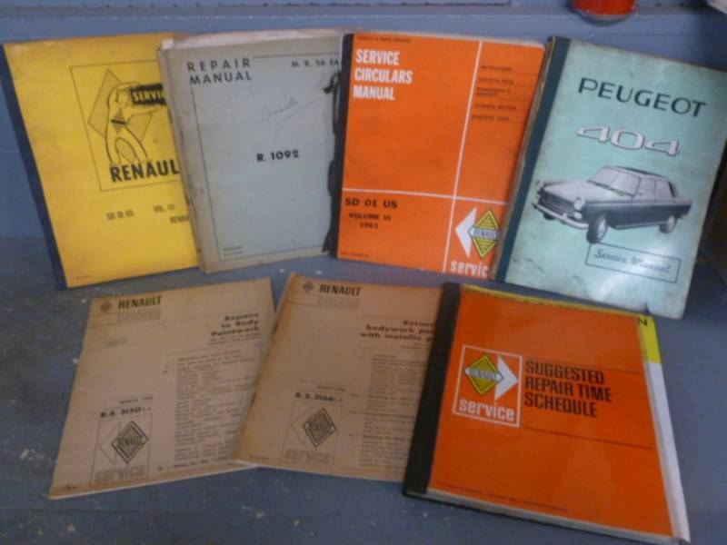 lot 236 image: Vintage Manuals