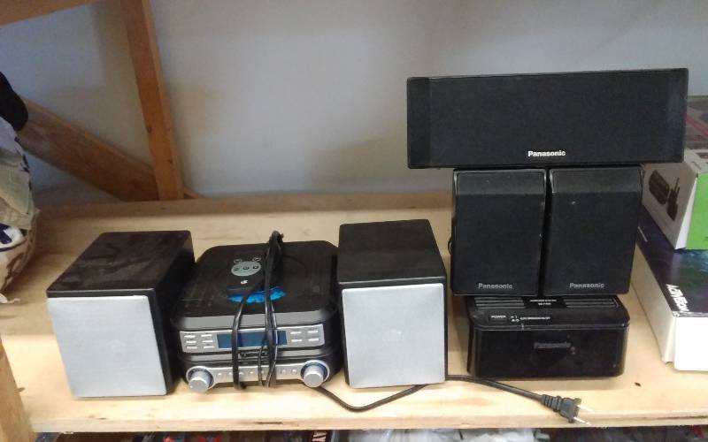 lot 3 image: GPX CD Player, 2 Speakers, Panasonic Wireless System With 3 Speakers