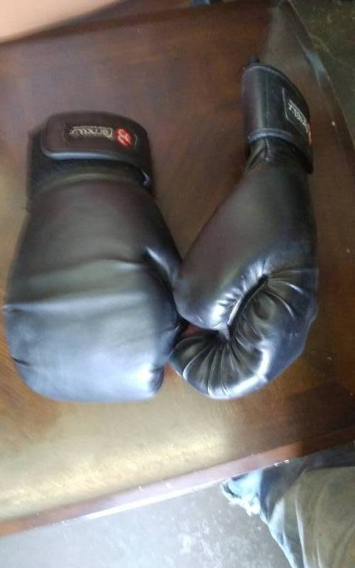 lot 22 image: Pair Farrells Boxing Gloves