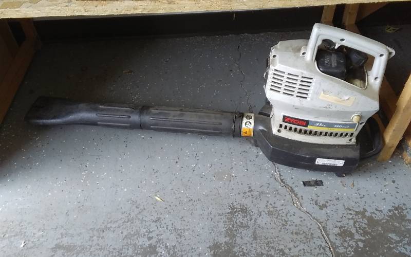 lot 24 image: Ryobi Leaf Blower 31CC Turns Over-No Gas To Test