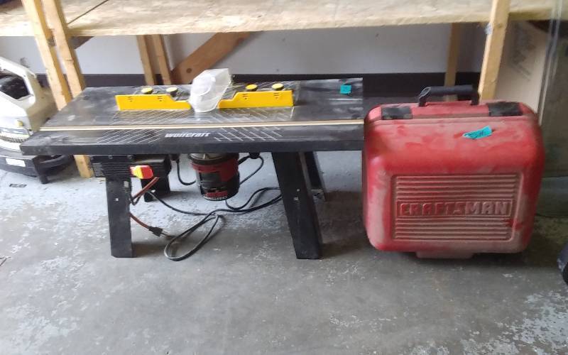 lot 28 image: Craftsman Router With Case & Woitcraft Router Table