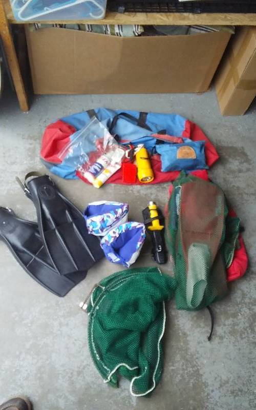lot 43 image: Wenoka Diving Bag, 2 Pair Fins, Knife & Related Misc.