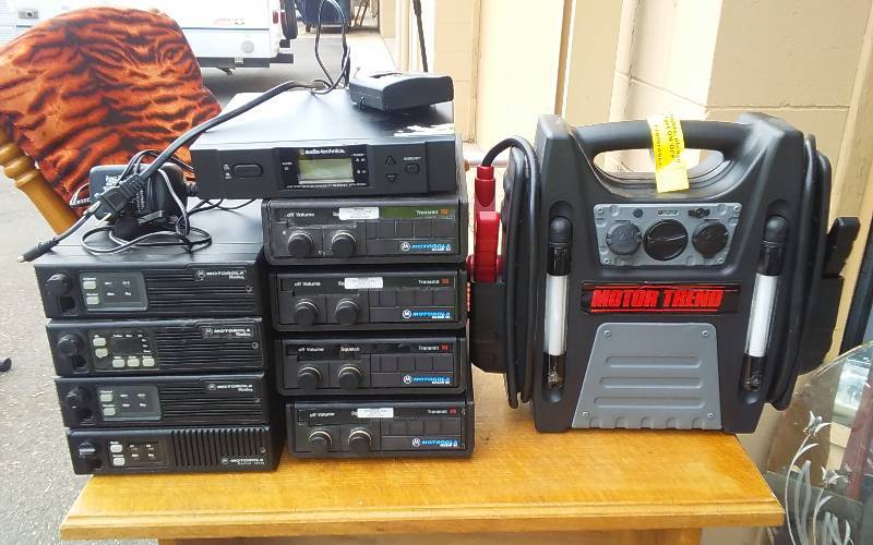 lot 46 image: Motor Trend Jump Pack, 8-Dispatch Units, Audio Technica UHF Transmitter & Receiver