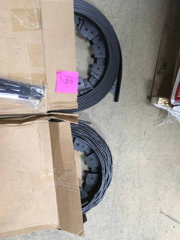 Vigoro 40 ft. Scalloped No-Dig Edging Kit set of 2 not used