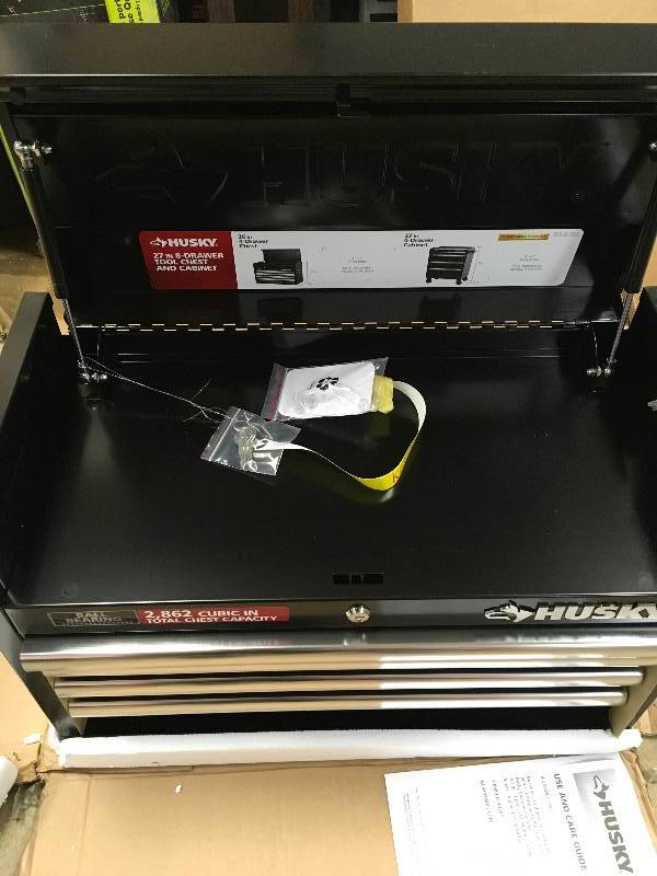 Husky 26 in. W 4-Drawer Tool Chest, Black light scratches