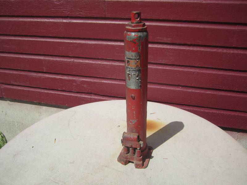 lot 8 image: 24 Tall Bottle Jack No Handle May ...