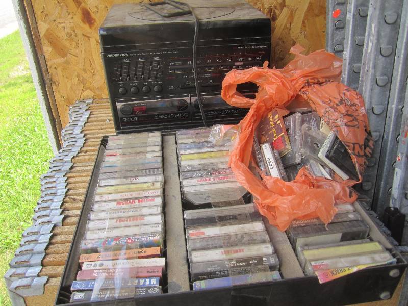 lot 18 image: Soundesign Stereo and Tray full of ...
