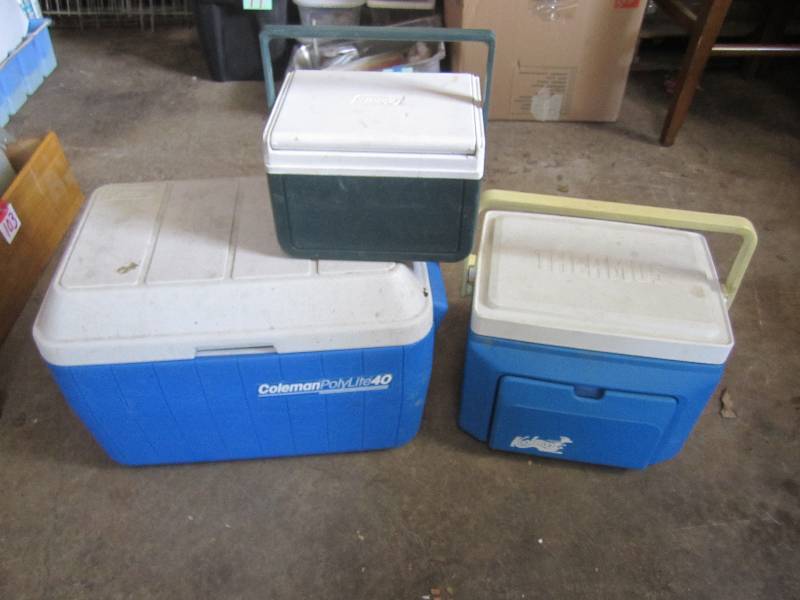 lot 20 image: Lot of 3 Coolers  RED...
