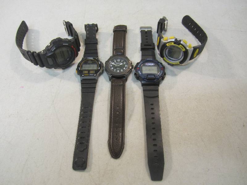 lot 39 image: Lot of 5 Misc Watches See Photos No...
