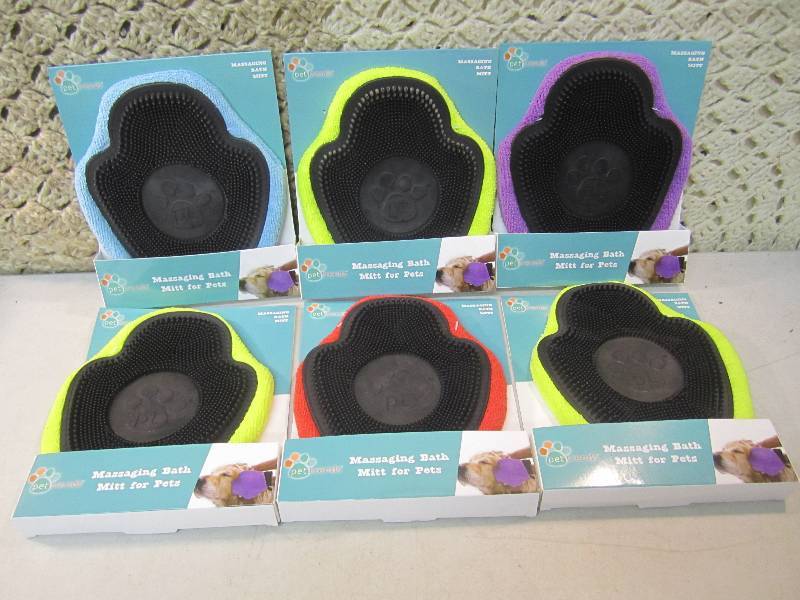 lot 47 image: Lot of 6 Massaging Pet Bath Mitts  ...
