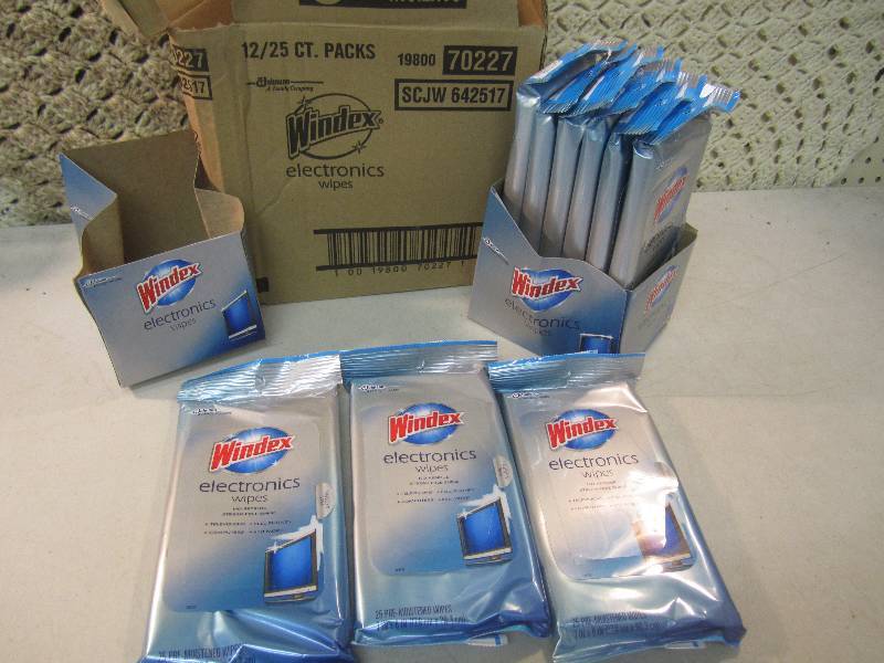 lot 60 image: Case with 9 Packs of Windex Electro...