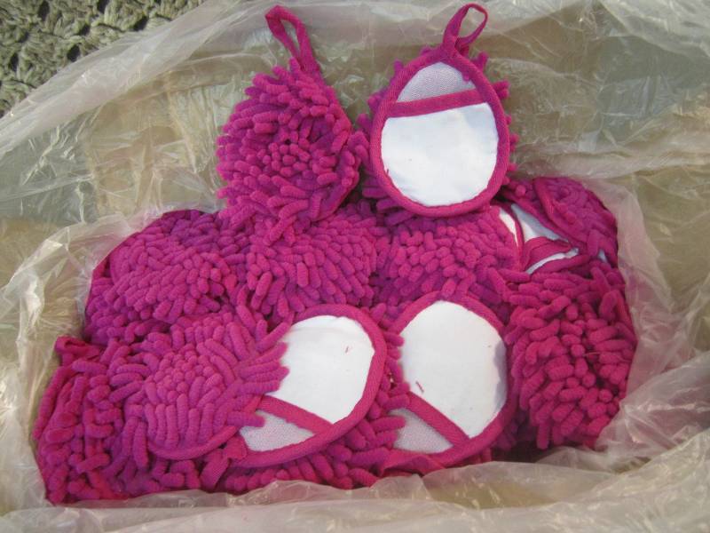 lot 63 image: Case of 200 Pink Frizzy Finger Dust...