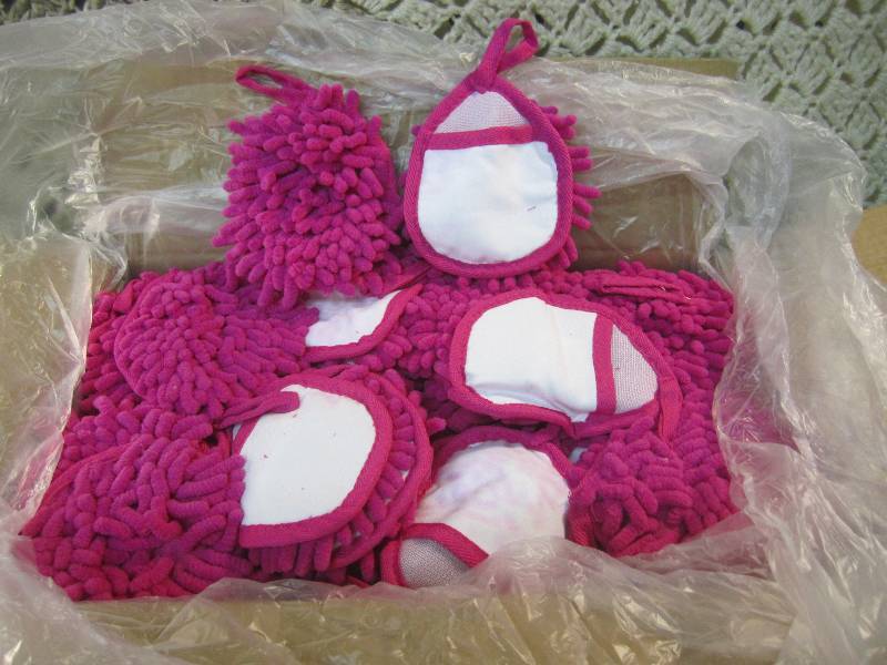 lot 64 image: Case of 200 Pink Frizzy Finger Dust...