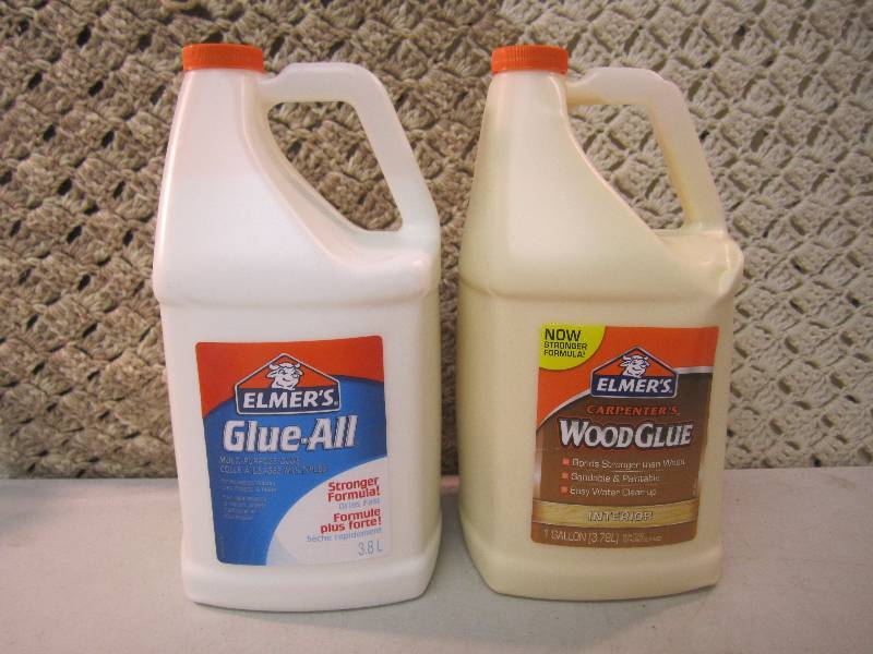 lot 91 image: 2 Large Bottles of Elmers Glue 1 g...