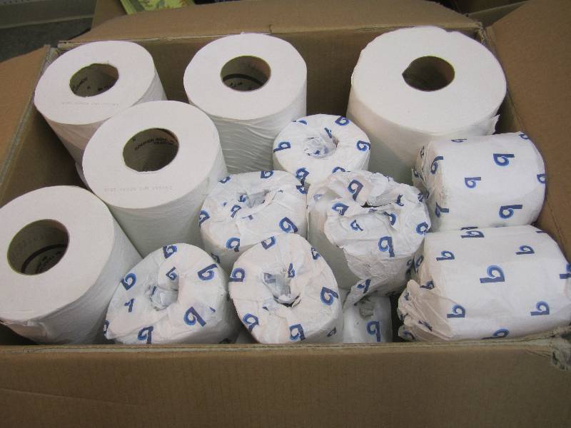lot 99 image: Mixed Lot of Towel Rolls 2 Sizes 16...