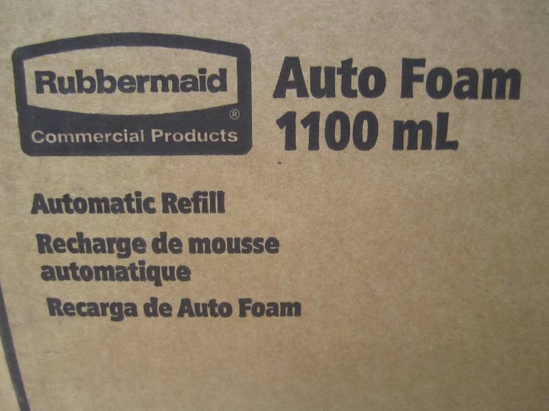 lot 121 image: Case of 4 Rubbermaid Auto Foam 1100...