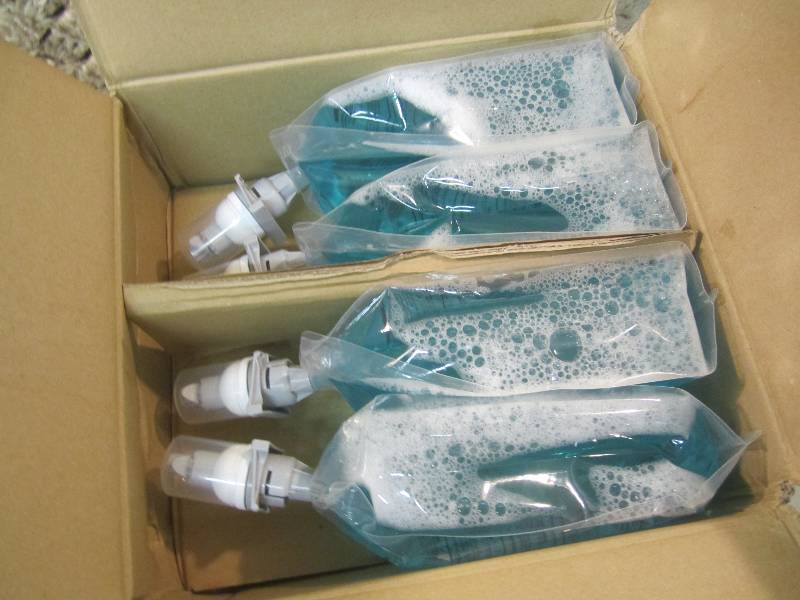 lot 122 image: Case of 4 Rubbermaid Auto Foam 1100...