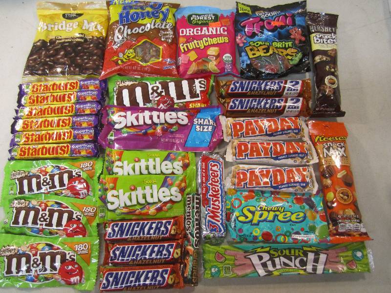 lot 151 image: Large Lot of Misc Candy Best by dat...