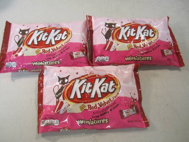lot 214 image: 3 Bags of Kit Kat Red Velvet Miniat...