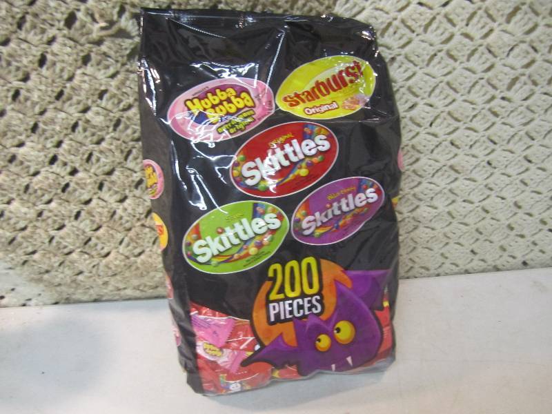 lot 229 image: Large Bag of Mixed Candy 200 Pieces...