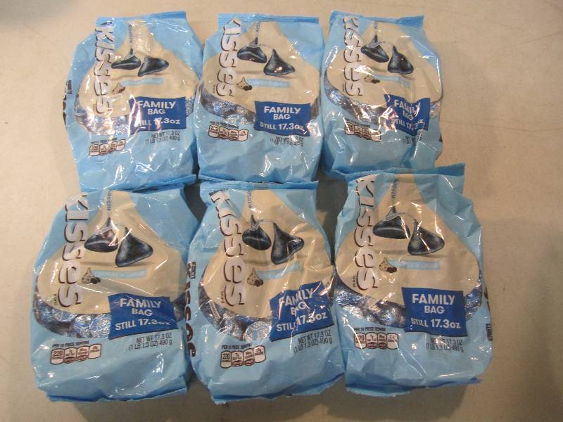 lot 252 image: 6 Bags of Hersheys Kisses Cookies ...