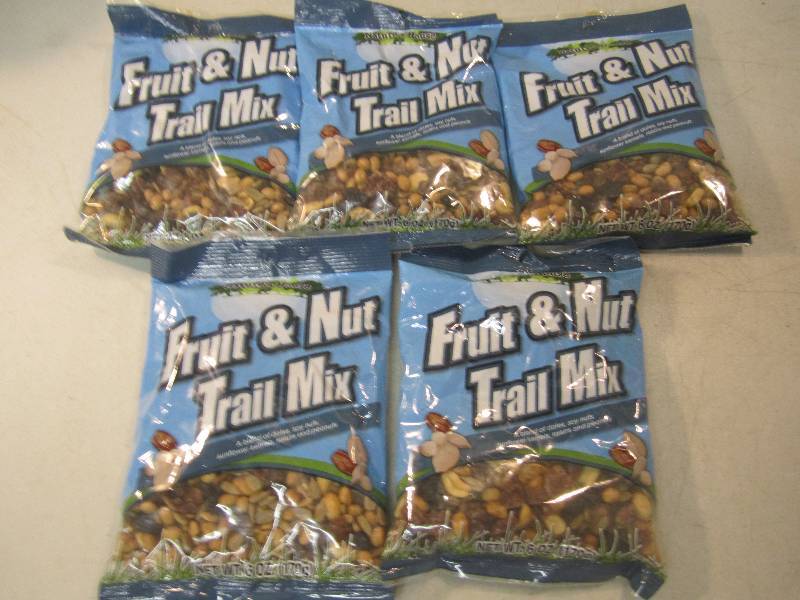 lot 267 image: 5 Bags of Fruit & Nut Trail Mix Bes...