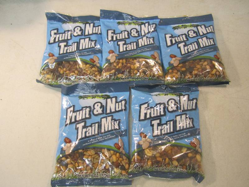 lot 268 image: 5 Bags of Fruit & Nut Trail Mix Bes...