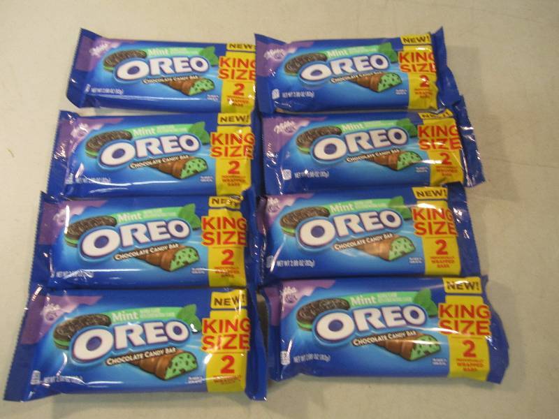 lot 275 image: 8 King Size 2-pack Mint Oreo Chocol...