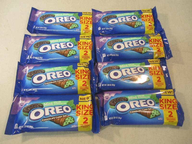 lot 276 image: 8 King Size 2-pack Mint Oreo Chocol...