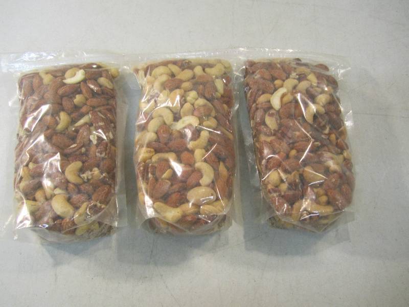 lot 277 image: 3 - 1 Pound Bags of Mixed Nuts  B-3...