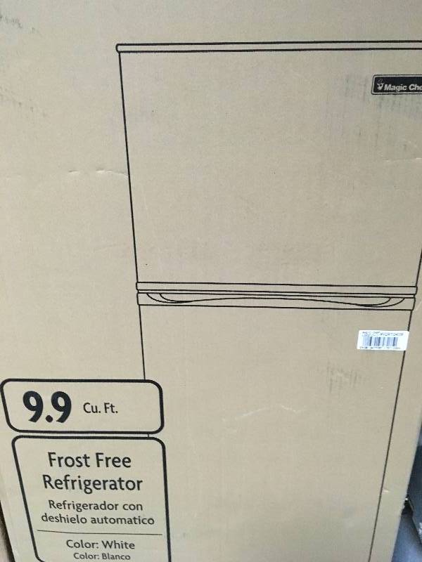 lot 92 image: Magic Chef 9.9 cu. ft. Top Freezer Refrigerator in White new
