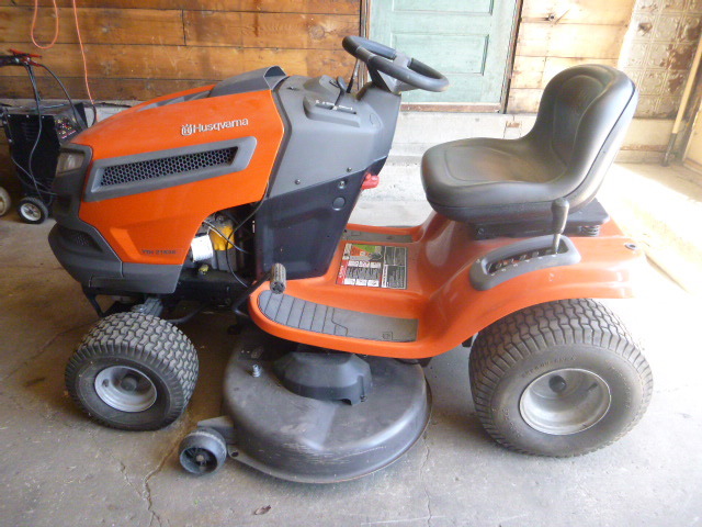 lot 5 image: Husqvarna Riding Lawn Mower