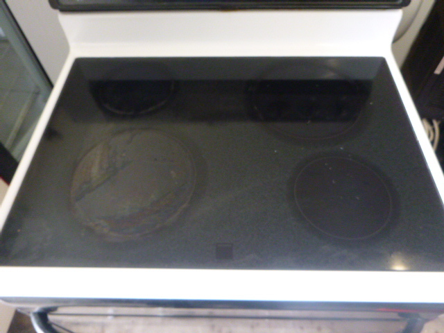 lot 10 image: Frigidaire Stove